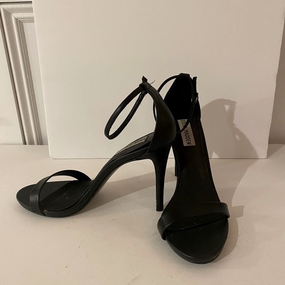 Steve Madden leather strappy heel. - Picture 1 of 6